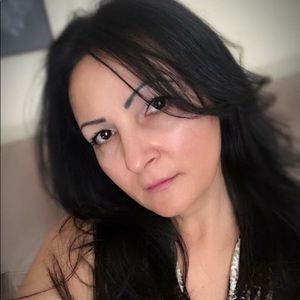 Meet your Posher, Mirela